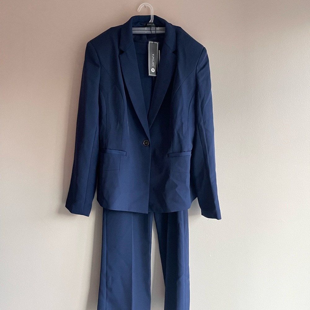 Amazon 2-piece pant suit for women - Medium - Navy